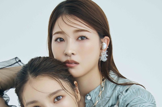 土屋太鳳、新作フォトブックでマタニティカットや子供を抱いたカット初公開！姉・炎伽との対談も 画像