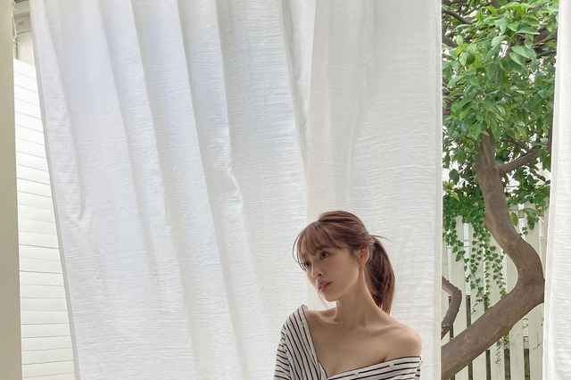 神部美咲、カレンダー表紙のオフショット公開 画像