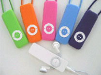 ユニクロ、5色のiPod shuffle用ケース 画像