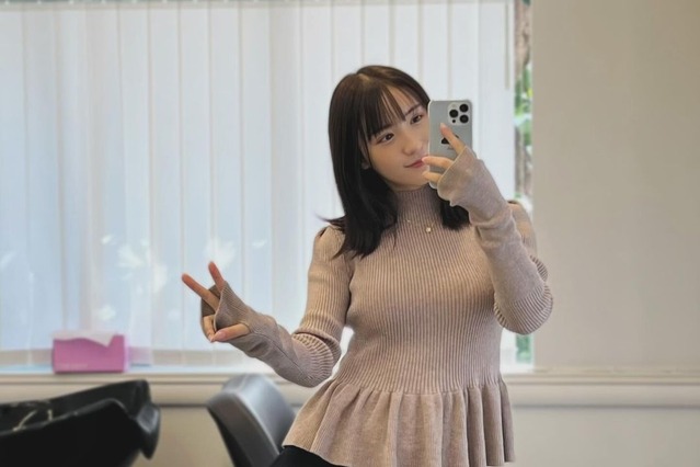 伊藤愛真、太ももあらわなショーパン＋ブーツコーデにファン「スタイル抜群」「脚長い」 画像