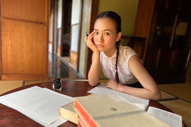 天野きき、妄想膨らむ素朴で妖艶な女学生に…… 画像