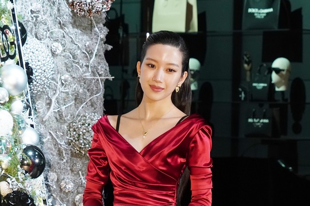 『女神降臨』ムン・ガヨンがドレス姿で青山に“降臨”！大好物の「すき焼き」で日本を堪能！ 画像