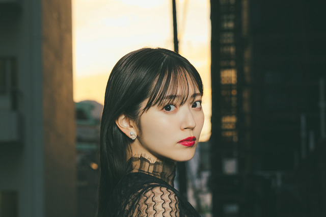 「もう本当に大人なんです」鈴木愛理、『FLASH』表紙＆巻頭グラビアで新たな一面を見せる 画像