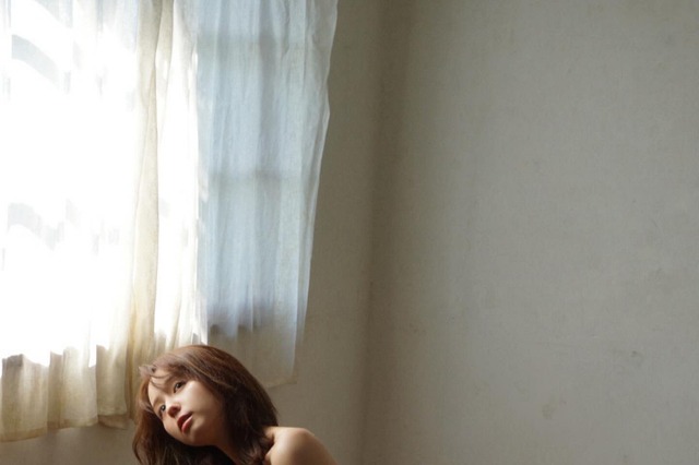 小池里奈、くびれが魅力的なセクシーショット!写真集オフショを公開 画像