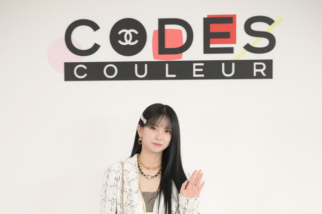 「最強に可愛いお嬢様！」Kep1erユジン、“美脚”際立つジャケット姿で抜群のスタイルを披露 画像