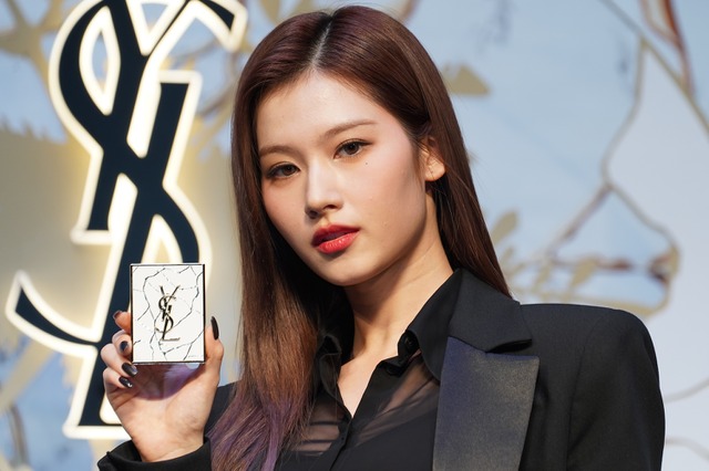 TWICE・SANA、ブラックのパンツスタイルで登場！クリスマスは「キャリーの整理整頓」 画像