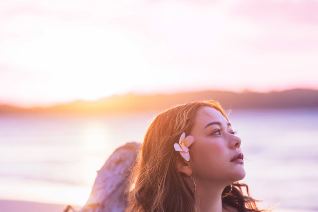 村重杏奈、ウエディングドレス姿披露！結婚観＆恋愛観も明かす 画像