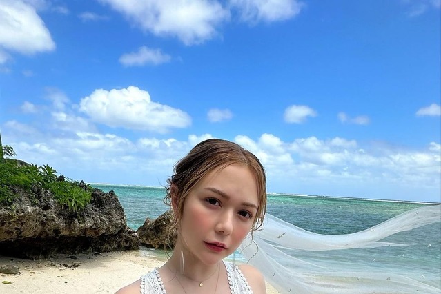村重杏奈、セクシーウェディングドレス披露！脳内散歩止まらず 画像