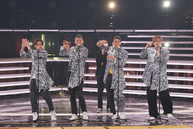 【NHK紅白】純烈、「NHKプラス」のQRコード衣装で登場!?酒井一圭「まわし者みたい」 画像