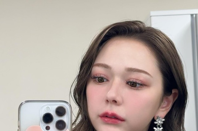 村重杏奈、髪の毛バッサリもパイ投げの餌食に「2024年は失った品を取り戻したい」 画像