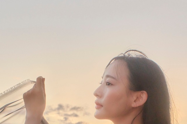 ハワイを舞台に少女から大人に変化!高崎かなみ、2nd写真集が25日発売 画像