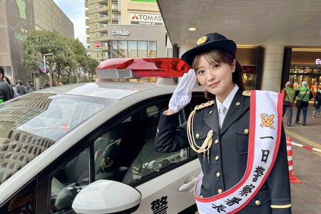 工藤美桜が一日警察署長就任で制服姿を披露「暖かくして過ごしてくださいね!」 画像