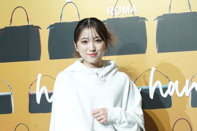矢吹奈子が夜のプールで水着姿に、抜群スタイル披露 画像
