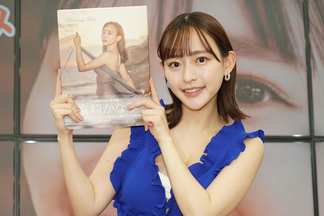 高崎かなみ、「後ろを見たらお尻が出ちゃってる」衣装で登場…2nd写真集でも「けっこう脱いでます」 画像