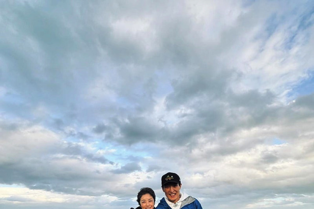 高岡早紀が公開した千原ジュニアとの2ショットに「まるでカップルみたい」の声 画像