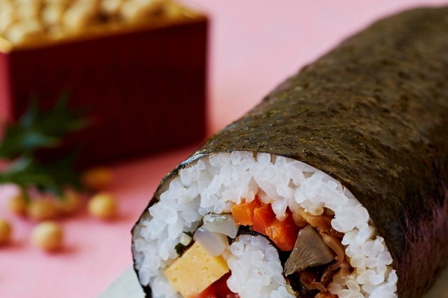 恵方巻きとさらだ椀！いとはん、節分向け特別メニュー販売 画像