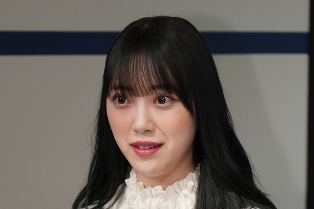 堀未央奈、美しすぎるドレス姿！カレンダーオフショット公開 画像