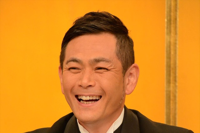 千秋のインスタグラムに、元夫のココリコ遠藤が虎ポーズで登場 画像