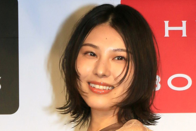 元乃木坂46・相楽伊織が豊満バストで悩殺ポーズを披露 画像