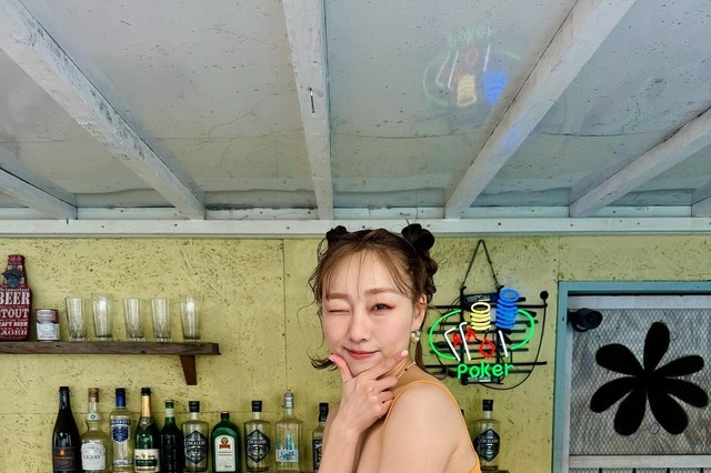 須田亜香里、ショーパン＋お団子ヘアでカレンダー発売アナウンス！ 画像