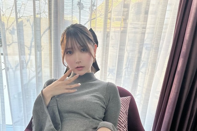 あまつまりな、黒ストに包まれた美脚を大胆披露「美しいお御足ありがとうございます」 画像