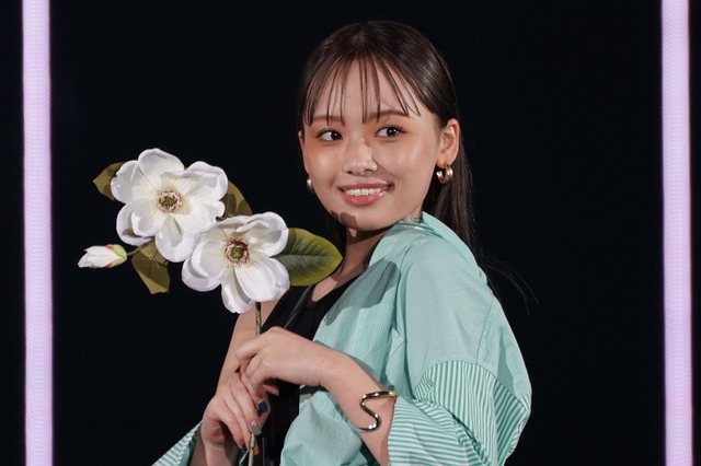 日向坂46・濱岸ひより、かわいすぎるお団子＋チャイナ服姿を披露　スリットから美脚チラ見せも！ 画像