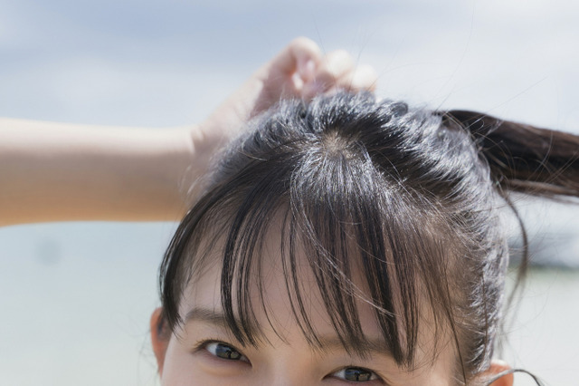 志田音々が弾けるような笑顔!爽やかな水着姿も披露 画像