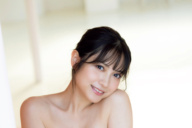 桃月なしこ、本日発売の『FLASH』に登場！ 表紙＆巻頭グラビアで眩しすぎる美ボディをあらわに 画像