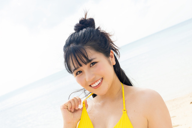 元子役の白石時、ソログラビア公開!色白むちフワボディをビーチで披露 画像