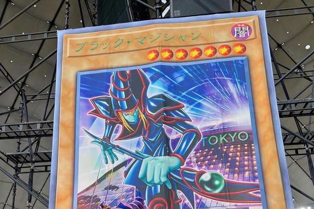 えなこ、『遊戯王』25周年イベントで“ブラック・マジシャン・ガール”に! いいね3万近くの大反響 画像