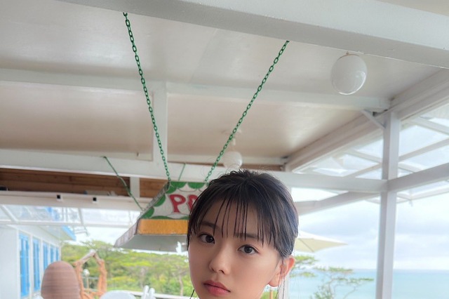 大熊杏優、美ボディ際立つ派手色ビキニで大人の色気たっぷり… 画像