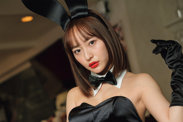 高崎かなみ、セクシーなバニーガールに大変身!“絶対領域”あらわなニーハイスタイルが色っぽい… 画像