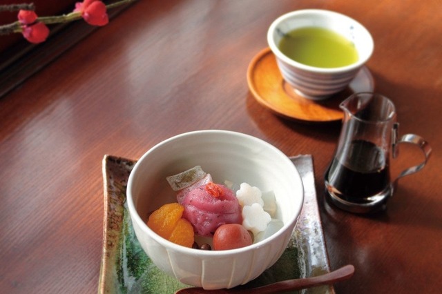船橋屋、梅まつり限定「梅紫蘇くず餅」と「天神梅あんみつ」を発売 画像