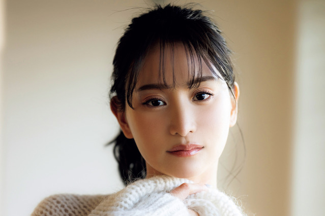 元AKB48・永尾まりや、美ボディ覗かせる至高のニット姿にオトナの色香 画像