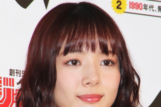 「めっちゃ柔らかい！」岡田紗佳の大開脚ショットにファン驚愕 画像