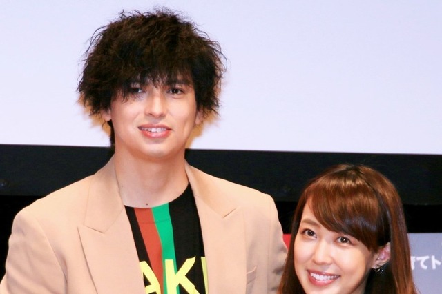 川崎希、夫・アレクとの仲良し2ショットで結婚11周年を報告 画像