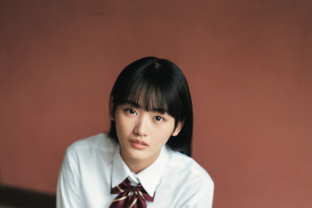 櫻坂46・山﨑天、中学卒業から3年…制服グラビアで『B.L.T.graduation2024』の表紙に 画像