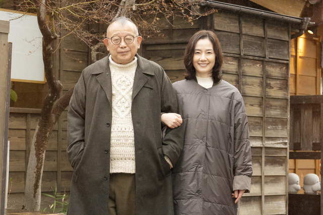 笑福亭鶴瓶、初共演の原田知世と夫婦役に挑戦！実話を題材にした感動作『35年目のラブレター』 画像