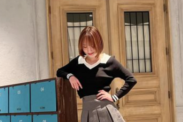 神部美咲、プリーツミニスカを着こなし「世界一似合う」「さっすが」の声 画像