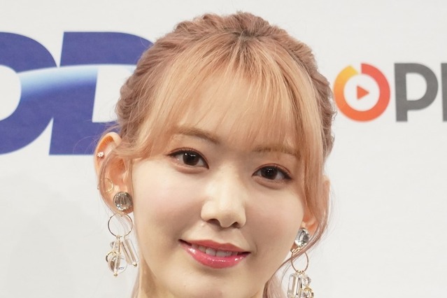 宮脇咲良、神々しいオフショル衣装ショットに「大天使すぎる」「ゼルダ姫みたい」 画像