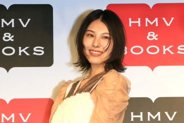 相楽伊織がバスルームで…!『SPA』グラビア撮影オフショット動画がセクシー 画像
