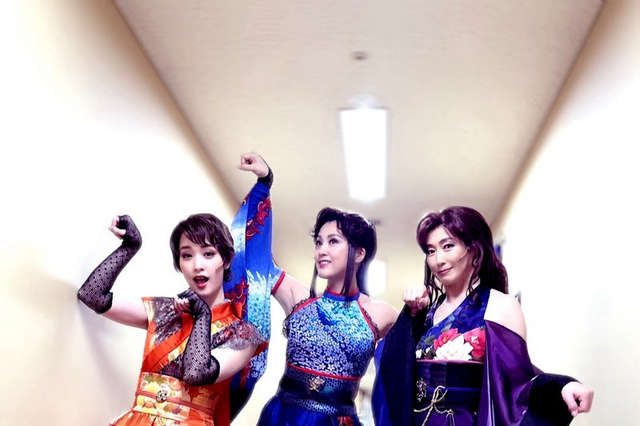 藤原紀香・高島礼子・剛力彩芽の豪華スリーショットにファンうっとり　「3人とも美しい」 画像
