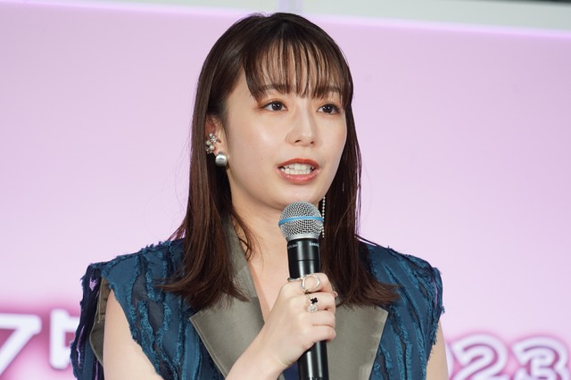 宇垣美里の谷間ちら見せの赤ドレスに「セクシー」「美しい！」 画像