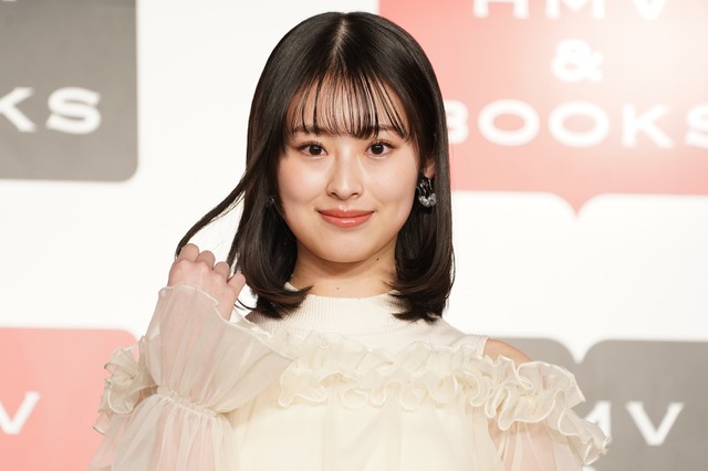 井本彩花、20歳になって初のカレンダーは「120点満点!」…露出衣装で過ごす休日の姿も収録 画像