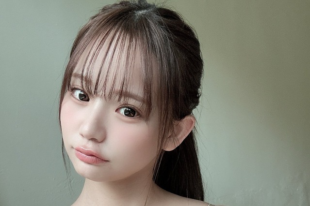 貴重なランジェリーショットも！NMB48・和田海佑、こぼれ落ちそうなバストが印象的なオフショット 画像