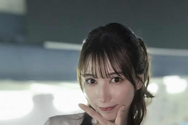 雪平莉左、お腹チラみせの「関コレ2024」オフショット写真に反響！ 画像