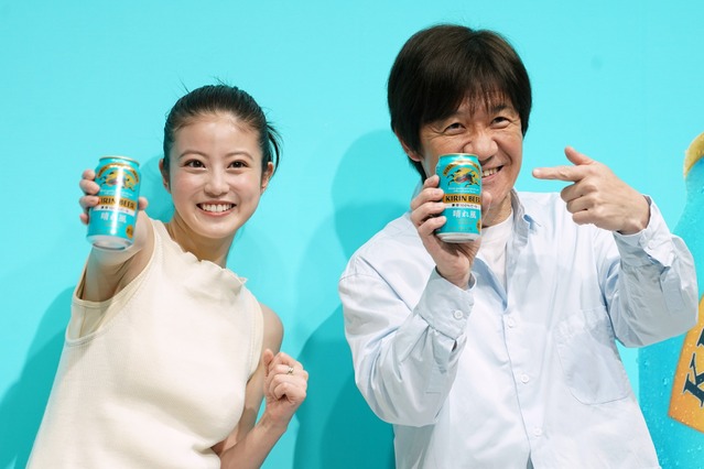 今田美桜「本当にすみません」、内村光良&天海祐希&目黒蓮と「朝から」乾杯 画像