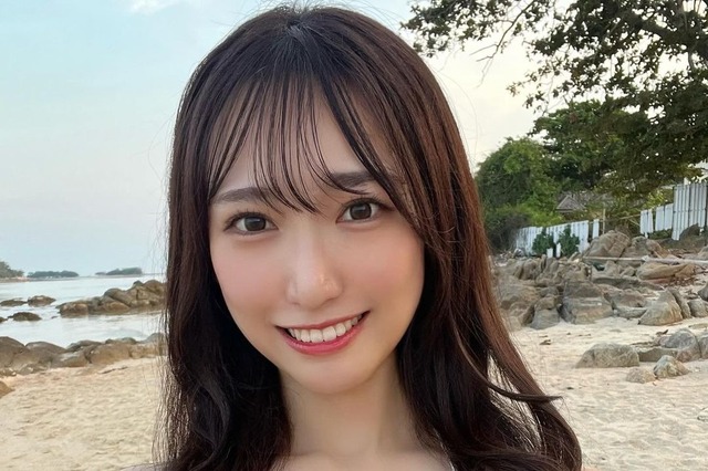 原かれん、王道の白ビキニで谷間全開!「美しい」「女神様の領域」 画像