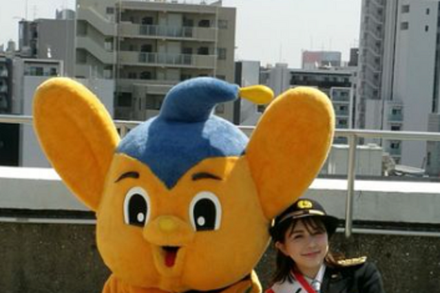 村重杏奈、一日警察署長で浅草の街をパトロール　交通安全もアピール 画像