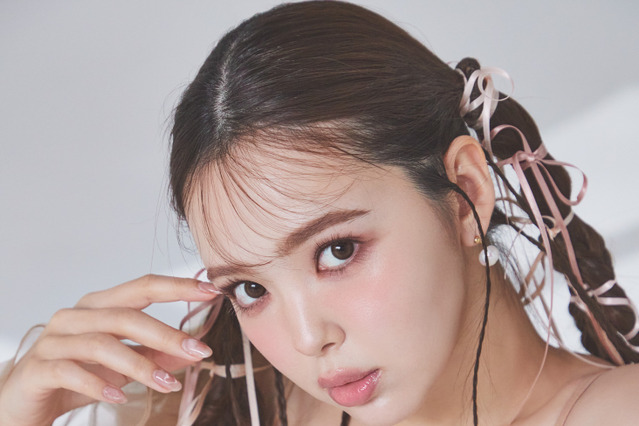 藤田ニコル、ブラトップ&ランジェリー着こなす新カット公開 画像